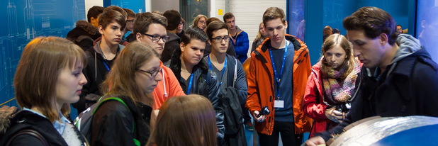 Jugendliche bei einem CERN Workshop