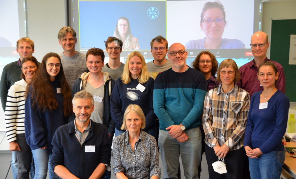 Gruppenbild Tagung "Physik der kleinsten Teilchen in der Schule"