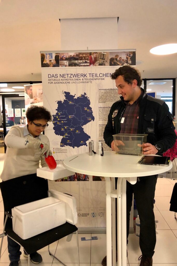 Nebelkammerbau am Infostand