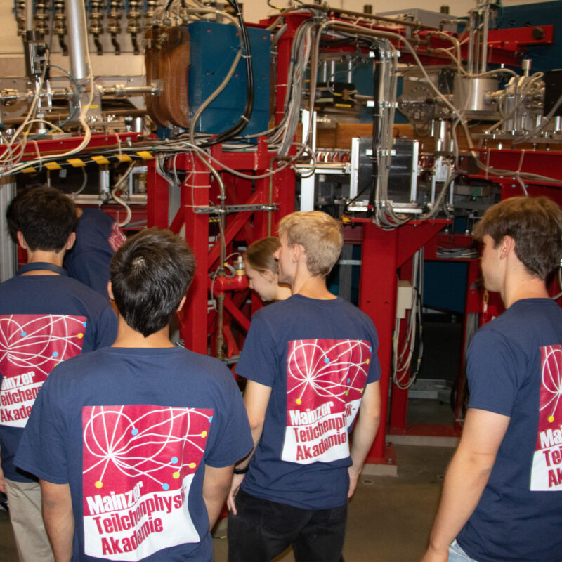 Ferien im Zeichen der Teilchen: Jugendliche bauten eigenen Detektor an der Uni Mainz
